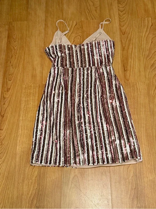 BCBGAMAXAZRIA Women’s Multi Color Sequin V-Neck Stripped Wrap Dress Size 2 - Picture 5 of 11